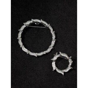 Vintage Gerrys Set of 2‎ Silver Tone Round Wreath Pin Brooches